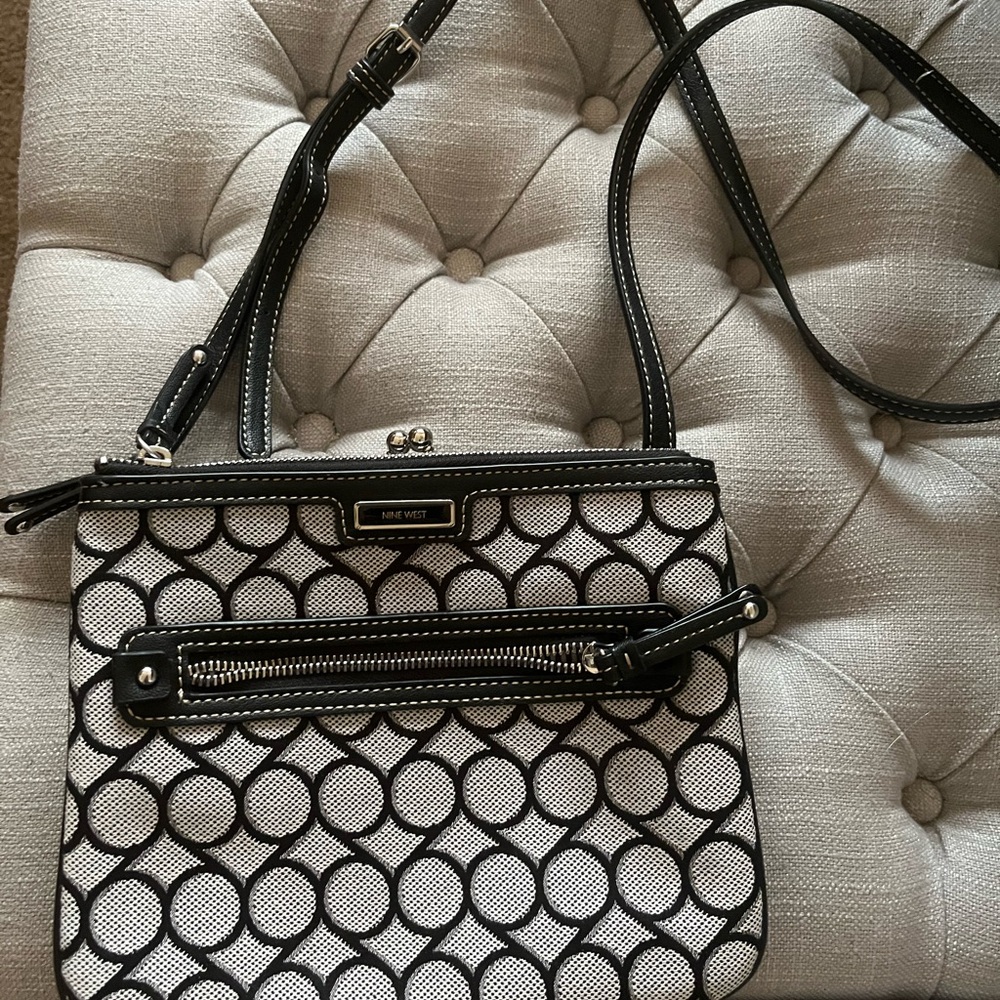 Nine West crossbody purse in black/gray pattern, excellent cond., not used